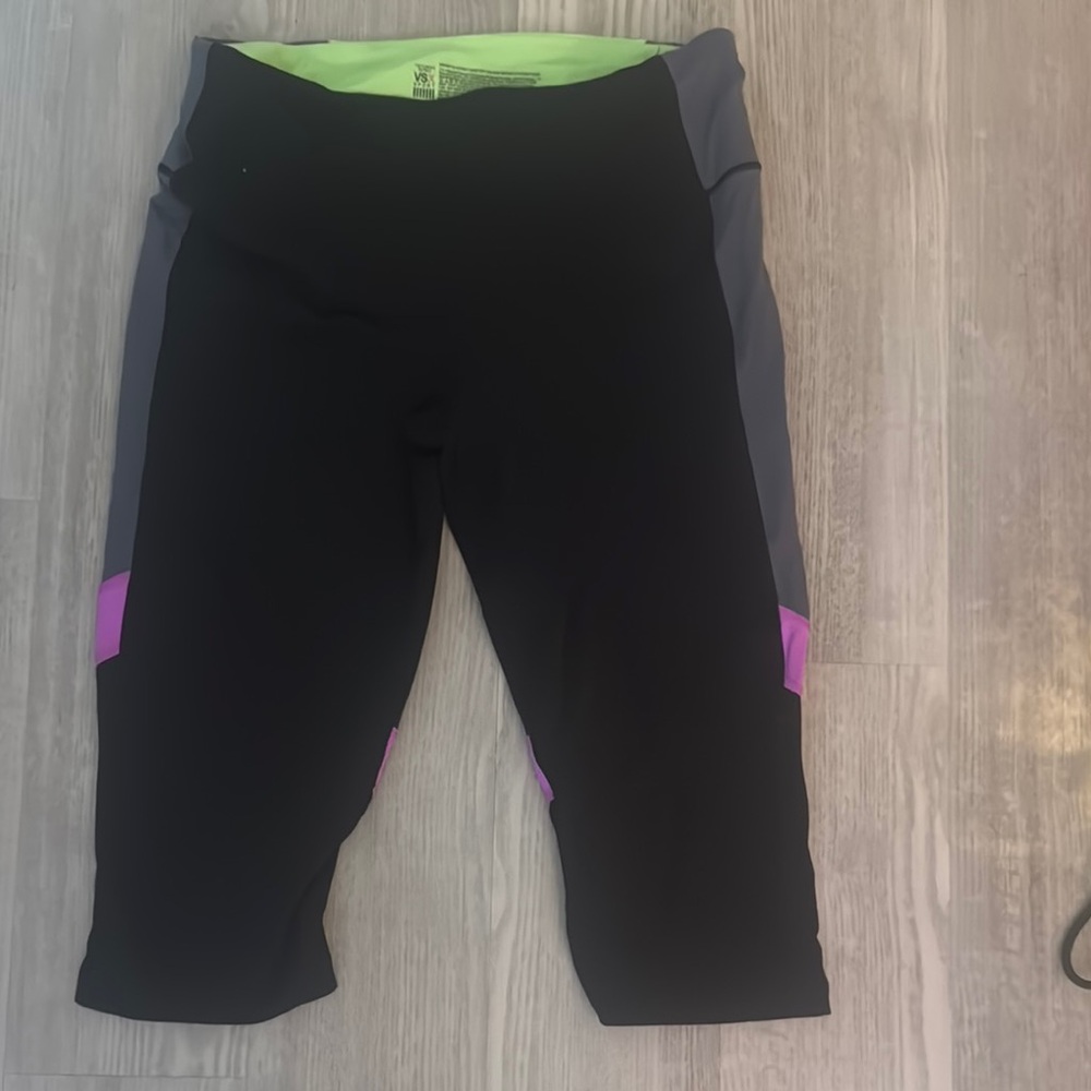 Victoria's Secret large Cropped Leggings